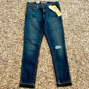 Womens Levi 711 skinny jeans